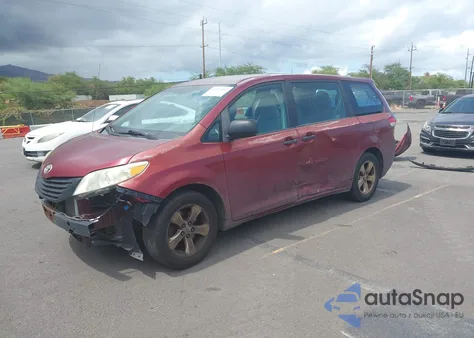 2012 Toyota Sienna Base V6 7 Passenger z USA, uszkodzony, nr VIN 5TDZK3DC5CS195229